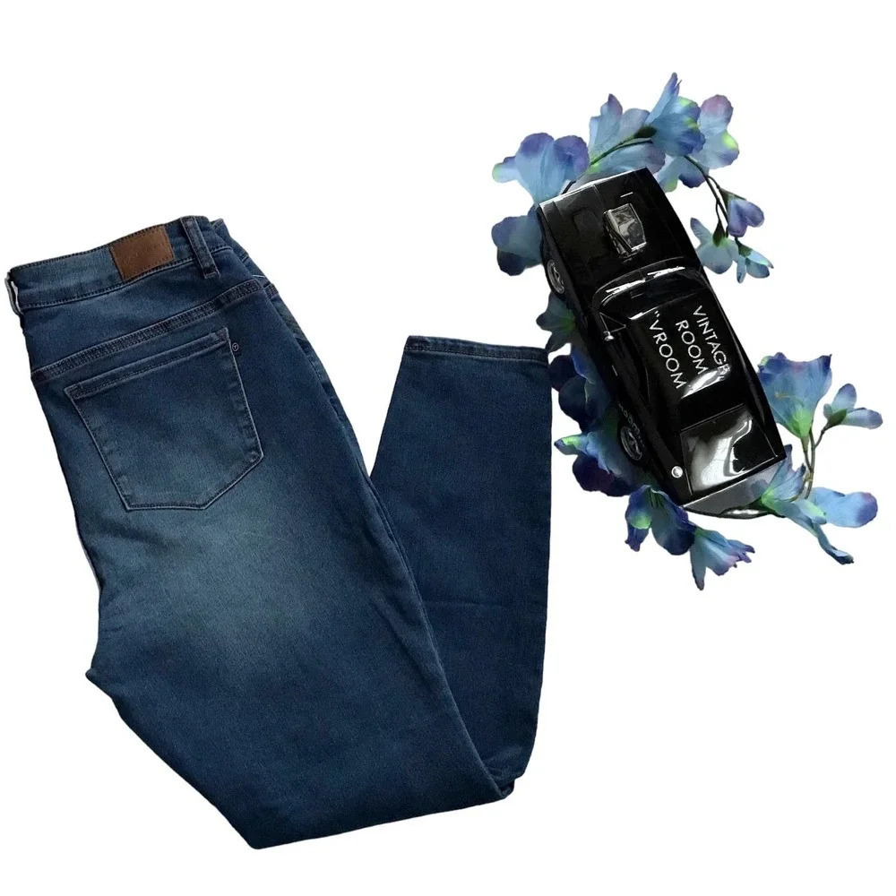Tahari NWT Mid Rise Skinny Ankle Jeans Women 14W